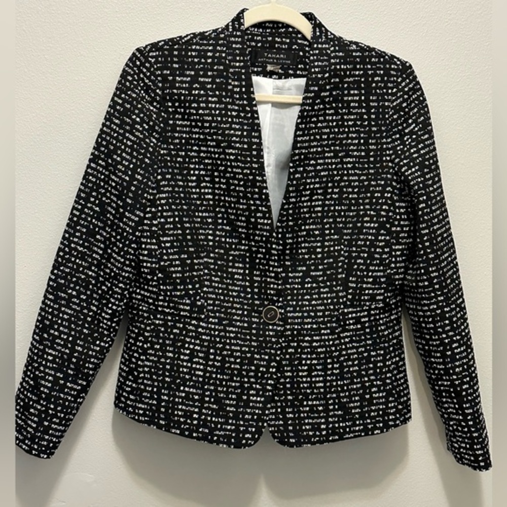 TAHARI By Arthur Levine Black And White Pre Owned Jacket Size 6
